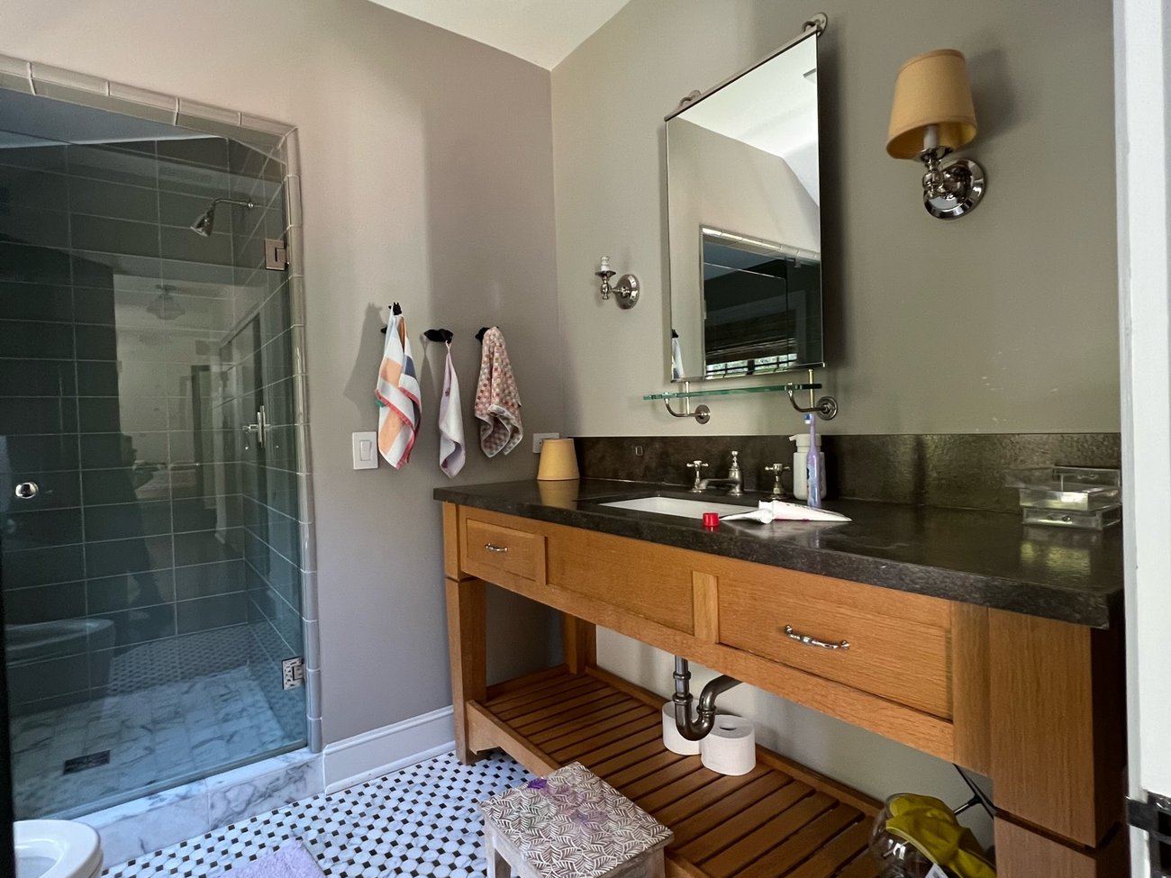Palisades bathroom before remodel